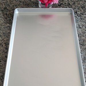 Baking Sheet 1/2  Size Commercial-Grade 18-Gauge Aluminum Sheet Pan